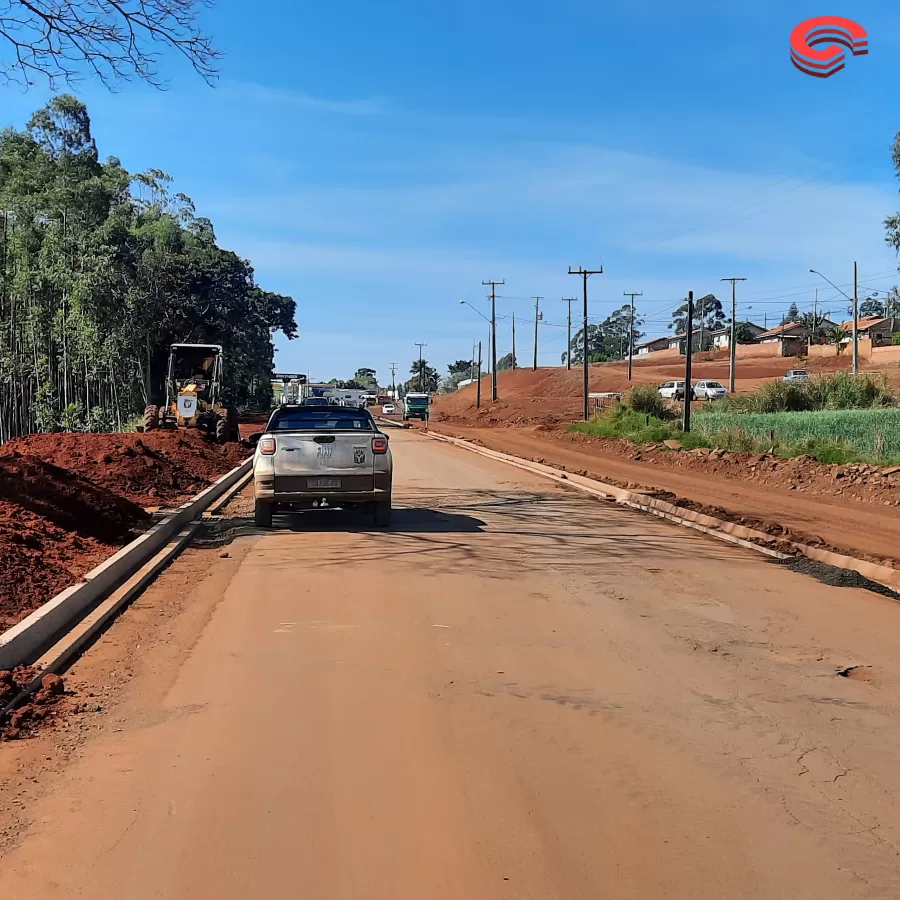 Prefeitura municipal da cidade de Grandes Rios, através do Prefeito Toninho do Café, intensifica o trabalho para o recape asfáltico. 