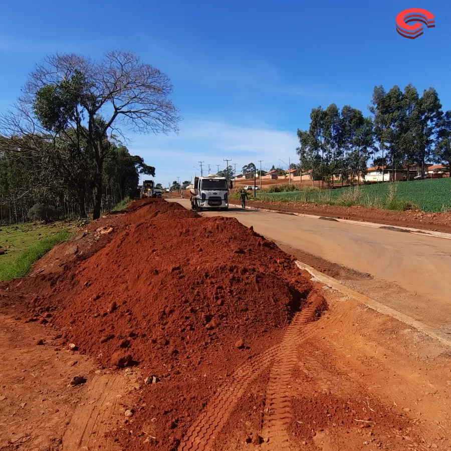 Prefeitura municipal da cidade de Grandes Rios, através do Prefeito Toninho do Café, intensifica o trabalho para o recape asfáltico. 