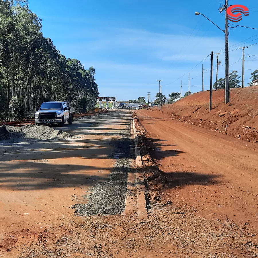 Prefeitura municipal da cidade de Grandes Rios, através do Prefeito Toninho do Café, intensifica o trabalho para o recape asfáltico. 