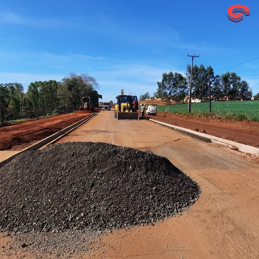 Prefeitura municipal da cidade de Grandes Rios, através do Prefeito Toninho do Café, intensifica o trabalho para o recape asfáltico. 