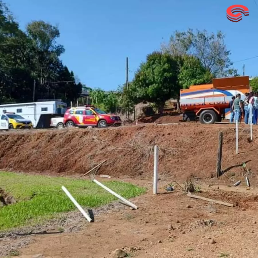 ACIDENTE NO INTERIOR DE MANOEL RIBAS DEIXA MOTORISTA FERIDO