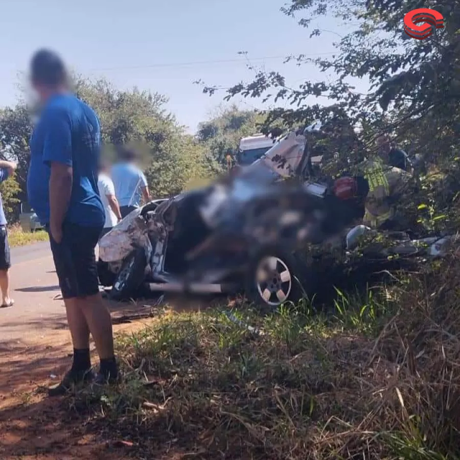 COLISÃO ENTRE CAMINHONETE, CARRO E CAMINHÃO DEIXA UM MORTO E TRÊS FERIDOS NA PR-580