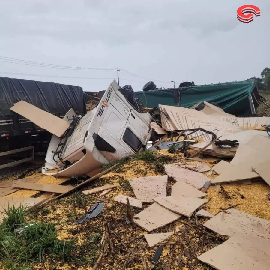 CAMINHONEIRO MORRE EM GRAVE COLISÃO ENTRE CAMINHÕES, EM PATO BRANCO