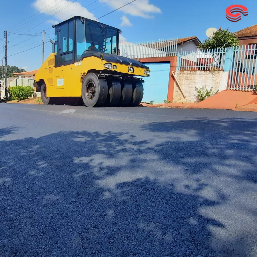 Conjunto Silvério Siqueira recebe recape asfáltico em Grandes Rios|