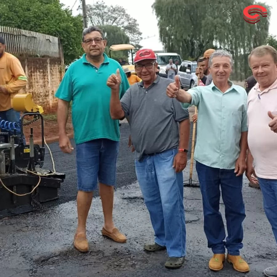 Conjunto Silvério Siqueira recebe recape asfáltico em Grandes Rios|