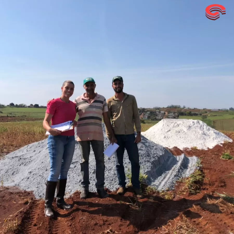  Grandes Rios - Prefeitura entrega 980 toneladas de calcário para produtores :