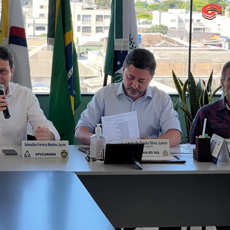 Prefeito municipal de Grandes Rios Toninho do Café participa da reunião da AMUVI