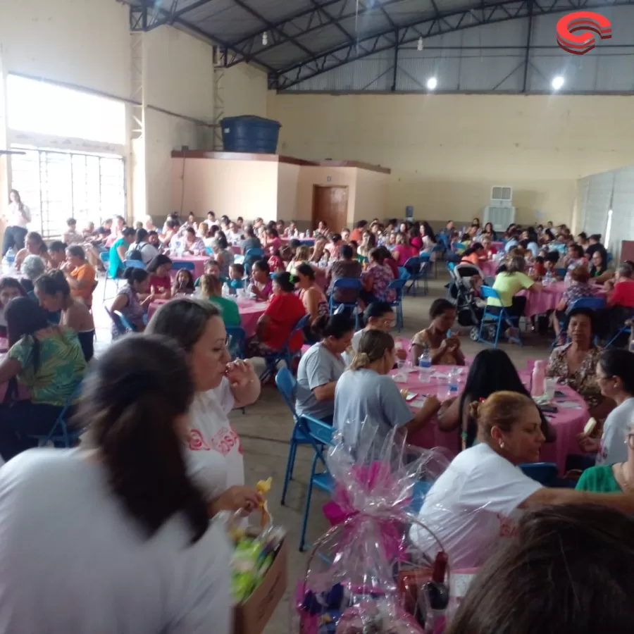 Evento do Outubro Rosa reúne centenas de pessoas no município de Grandes Rios.