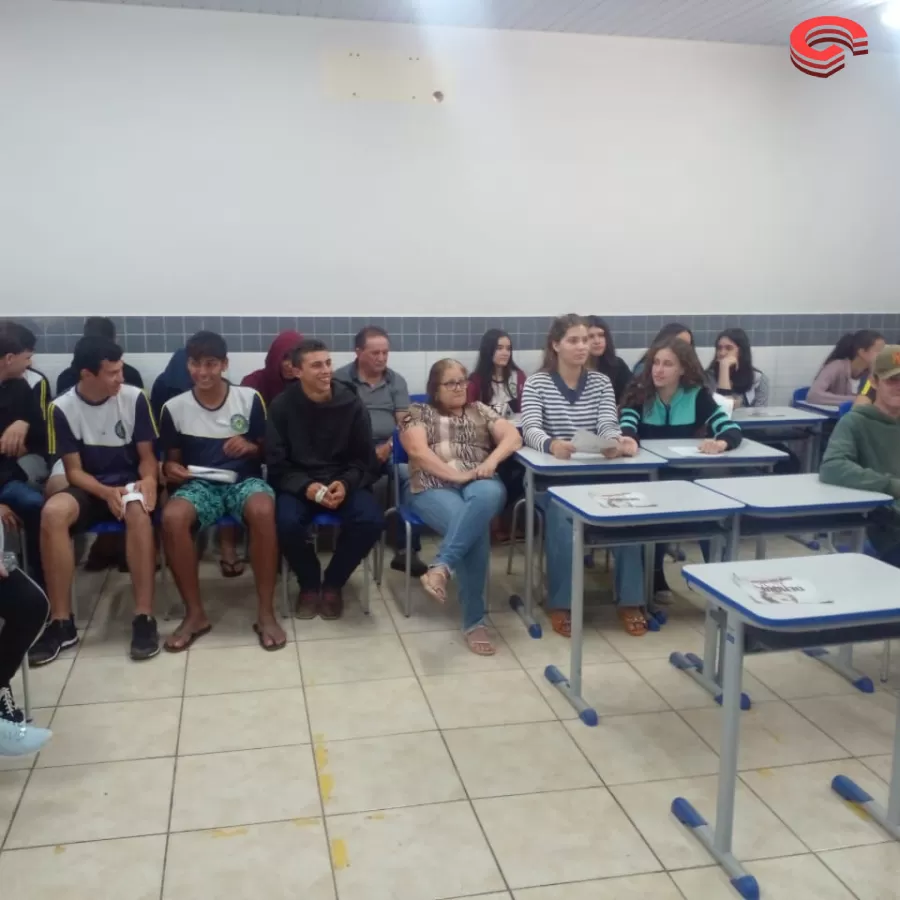 Secretaria de saúde do município de Grandes Rios promove palestra em colégios em parceria com a 16° Regional de Saúde 