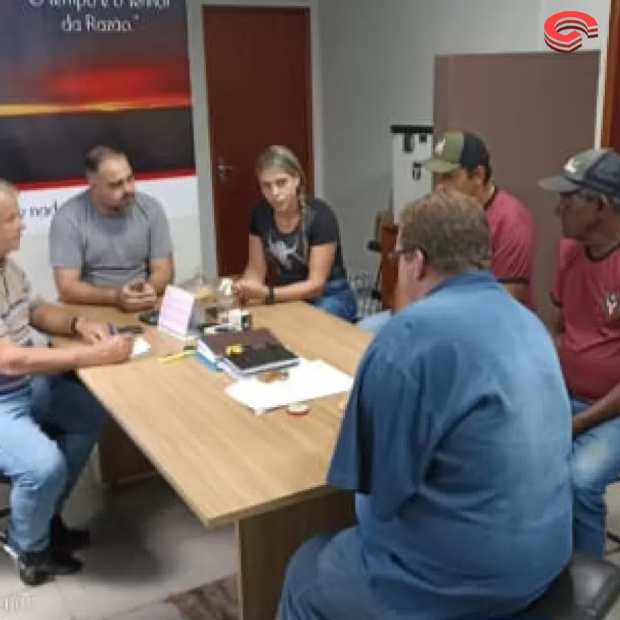 Prefeito Municipal Grandes Rios Toninho do Café se reúne com secretáriado para tomar decisões após estragos causados pela chuva.