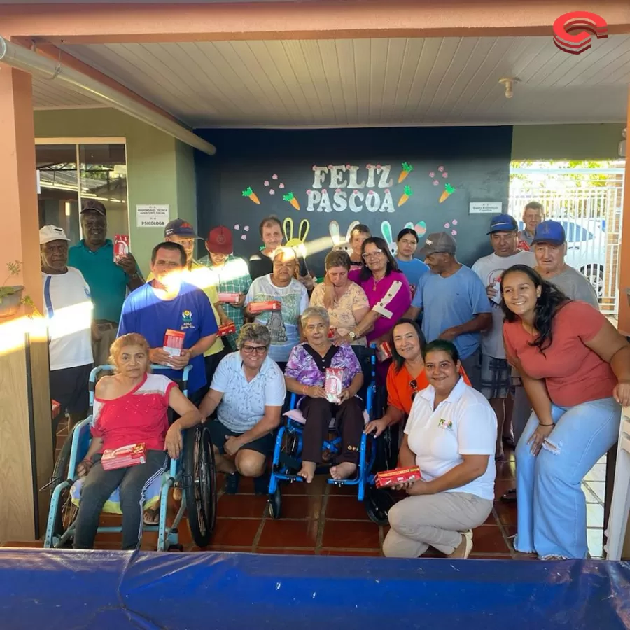 Prefeito Toninho do Café faz entrega de chocolates para alunos da rede municipal, estadual e instituição de Grandes Rios. 